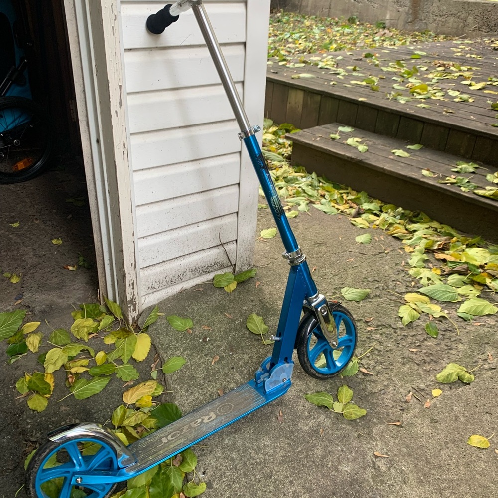 Razor Adult/teen scooter - like new 🤩